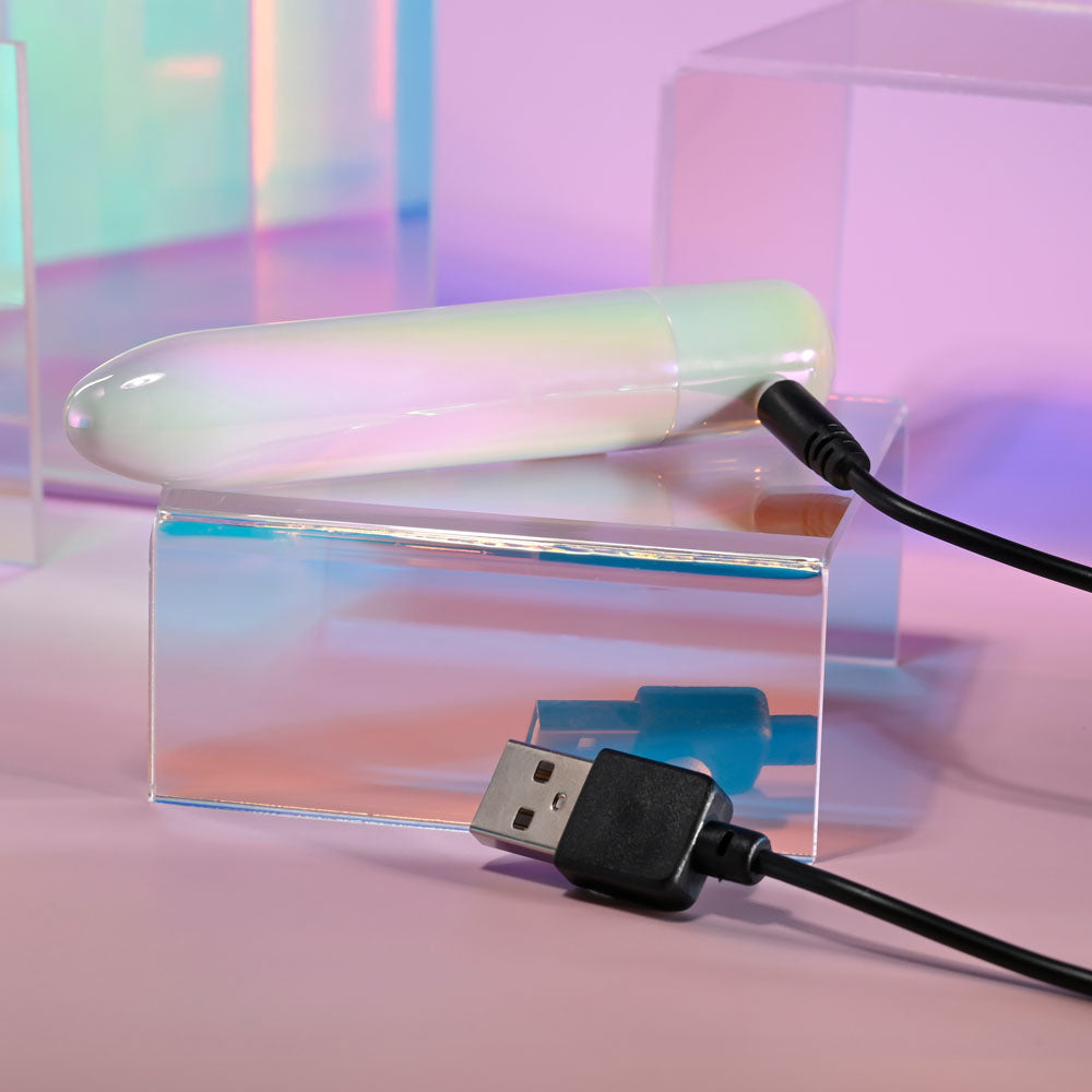 Evolved EASY DOES IT - Pearlescent White 10 cm USB Rechargeable Bullet